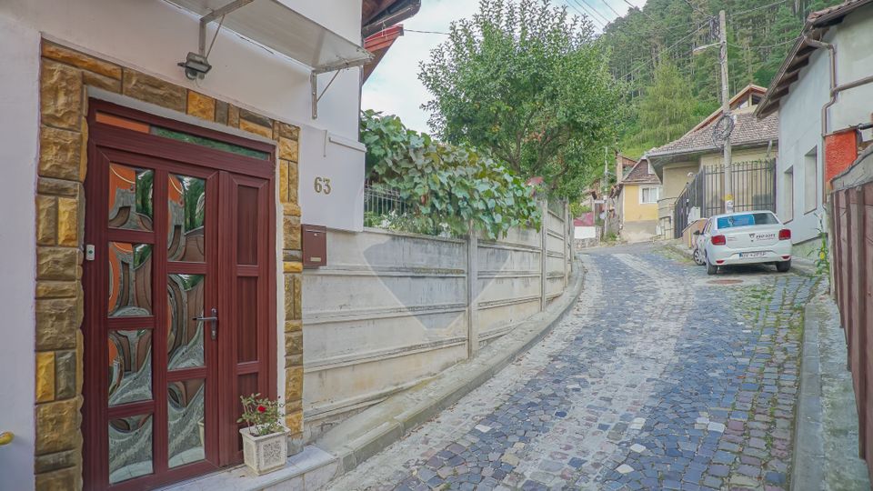 De vanzare vilă cu 5 camere, curte și garaj, în Șchei