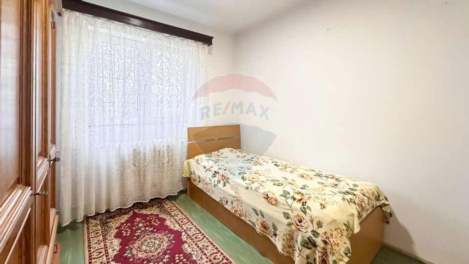 Apartament 3 camere de vanzare str Luica/P-ta Resita