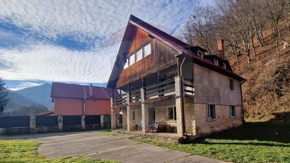 12 room Hotel / Pension for sale