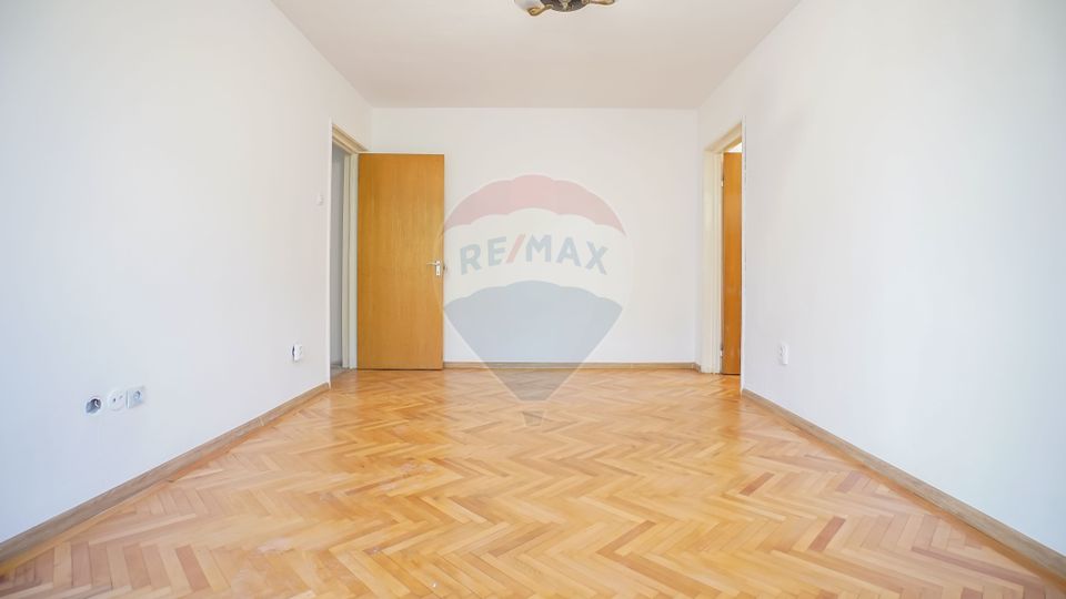 Apartament cu 3 camere de vânzare în Centrul Civic, B-dul Victoriei