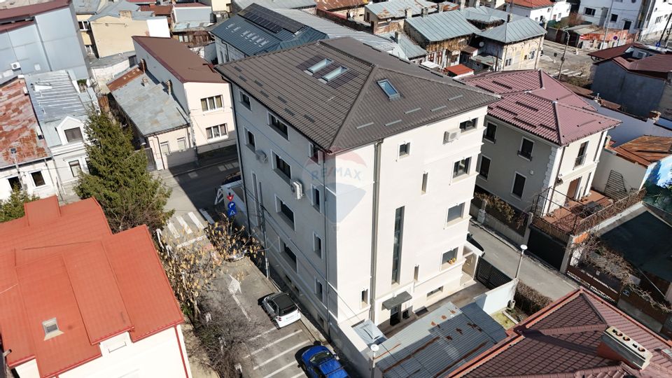 De vânzare Bloc Boutique Lux S+P+3E în zona Parcul Carol - Unirii