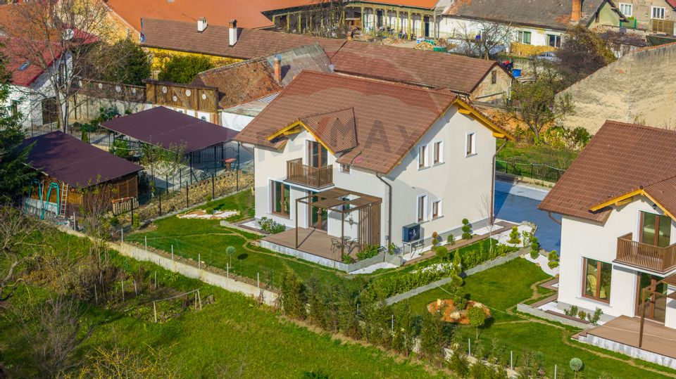 CASE NOI ÎN ARHITECTURĂ ALPINO-MODERNĂ CU ALEE PRIVATA | CRISTIAN