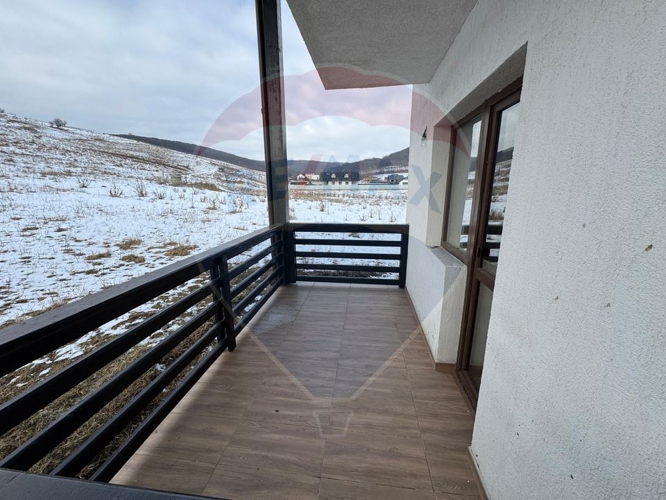 8 room House / Villa for sale, Darmanesti area