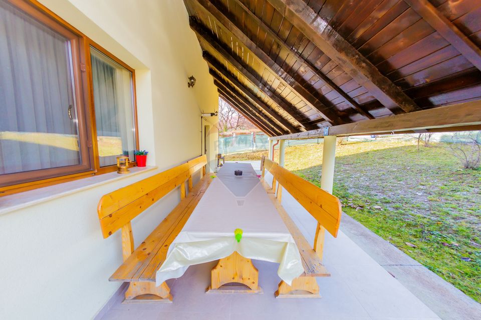 VILA CU TEREN GENEROS DE VANZARE/SCHIMB CU CASA