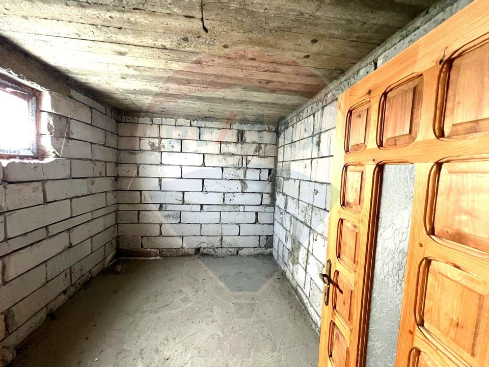 Casă / Vilă cu 6 camere de vânzare în BUHUȘI Județul BACĂU