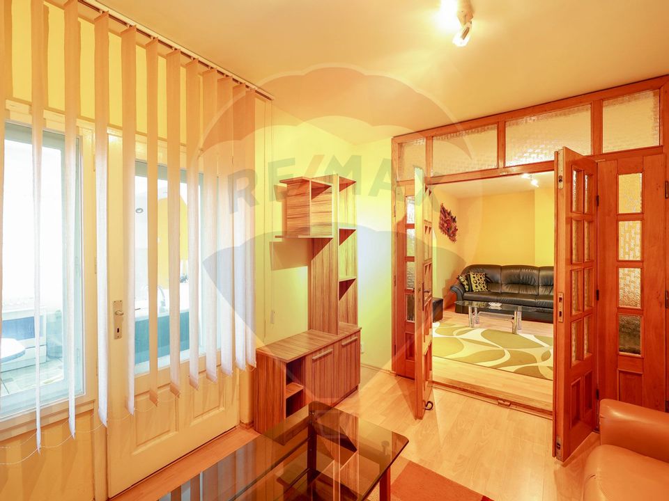 Apartament cu 3 camere de vânzare,  Bdul Dacia, Oradea
