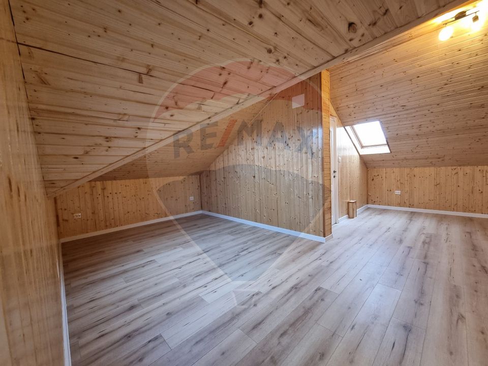Penthouse 3 camere și loc de parcare, de închiriat, Cristian(REZERVAT)