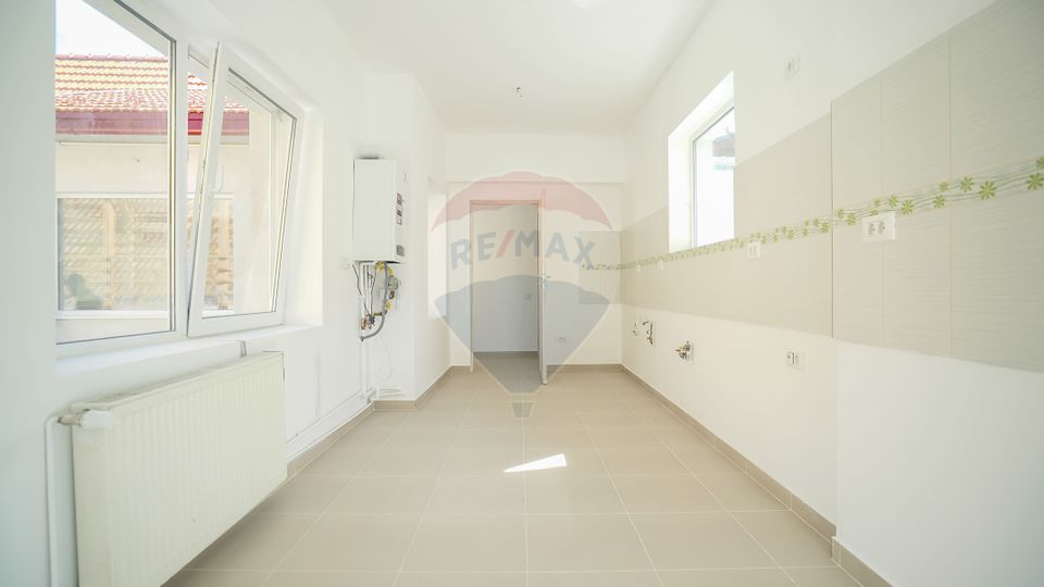 Casa renovată, cu garaj si teren de 679 mp, Scheii Brașovului