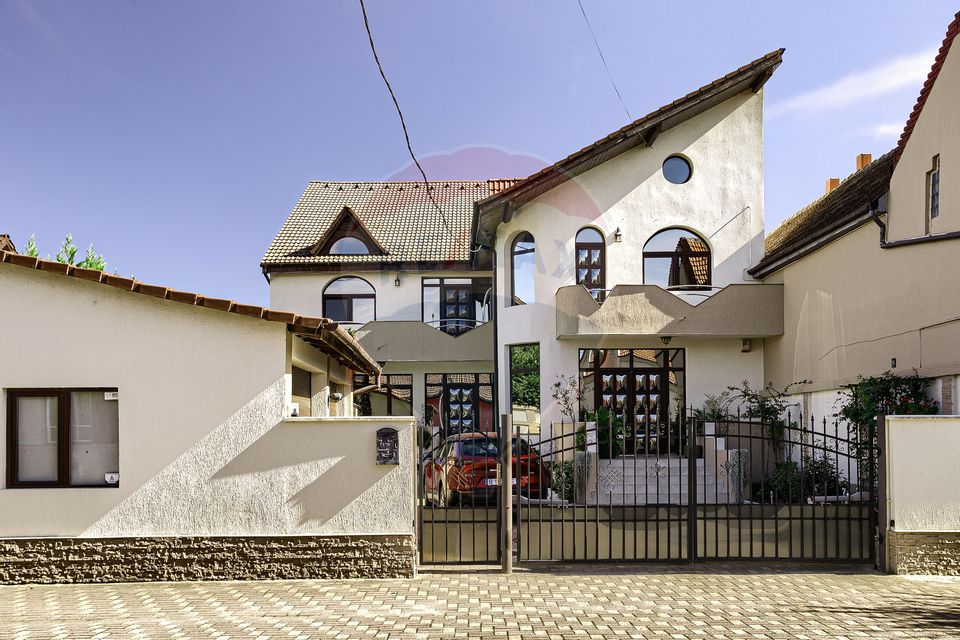 9 room House / Villa for sale, Parneava area