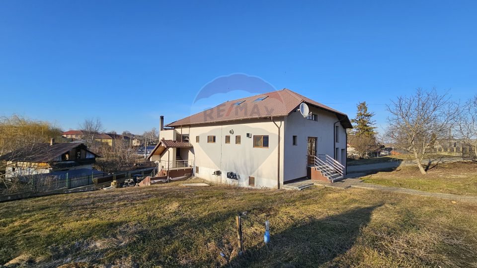 Complex comercial-cofetărie, patiserie pitzerie- Udești, Suceava