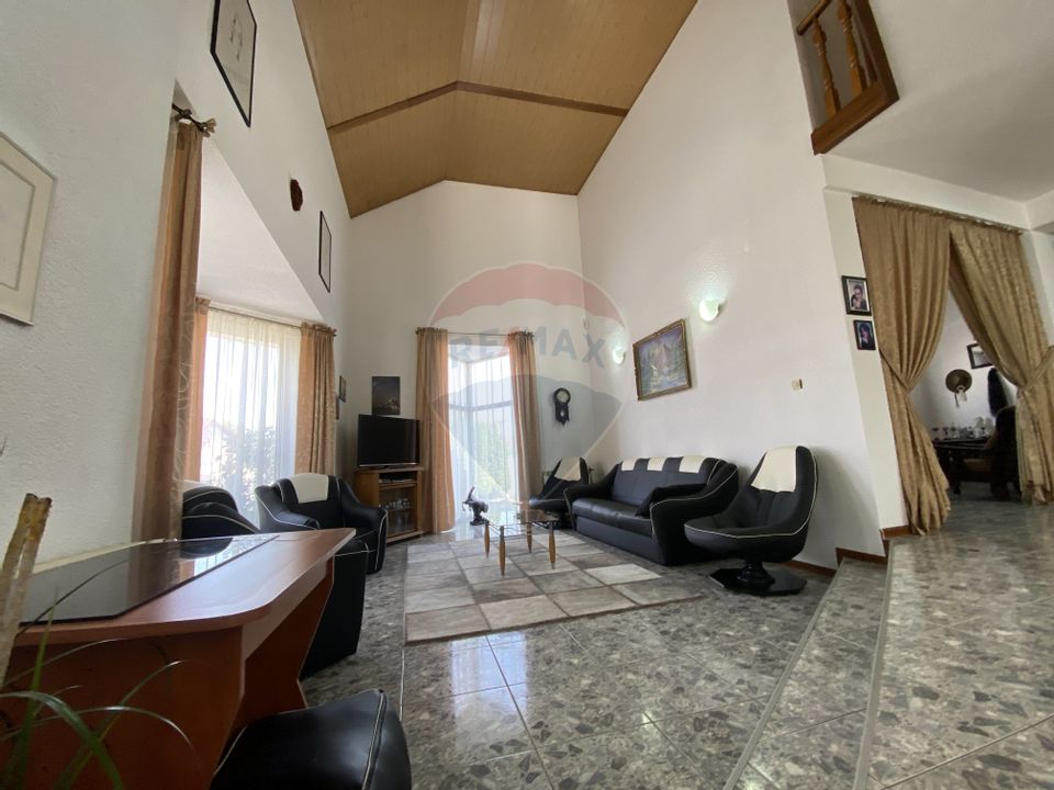 8 room House / Villa for sale