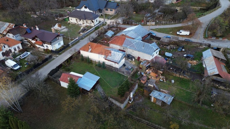 Casă si teren de vânzare in Leresti la super preț