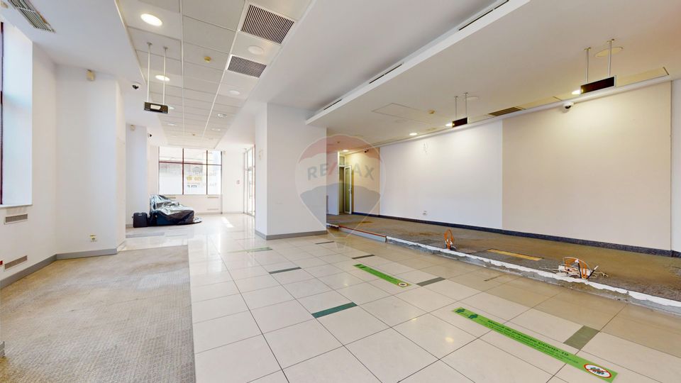 250sq.m Commercial Space for rent, Ultracentral area