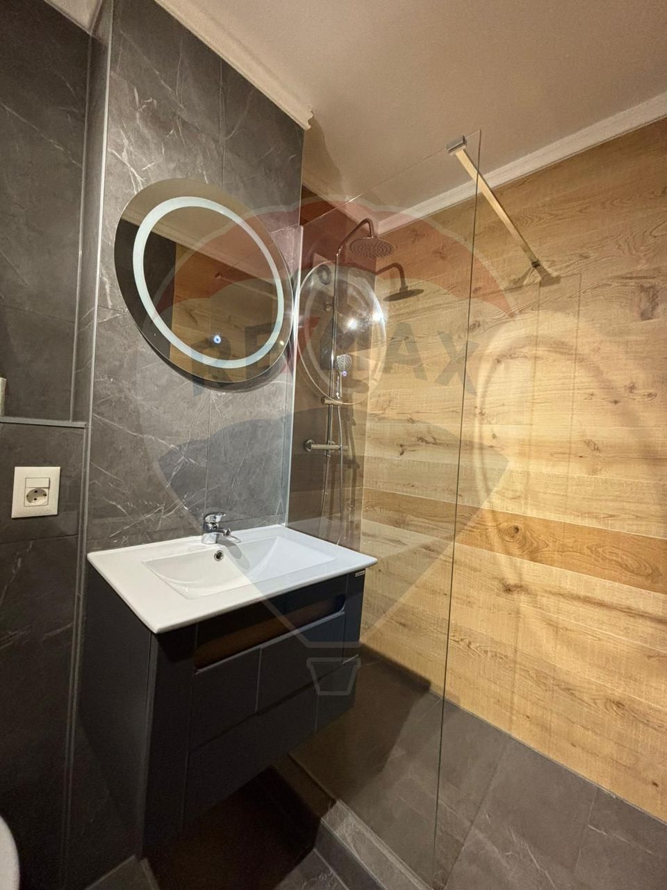 Apartament cu 1 camere de vânzare pe strada MOTORULUI renovata recent