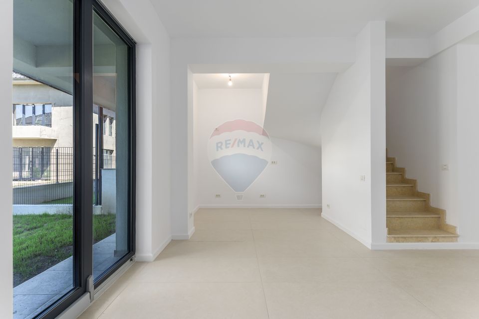 Vânzare Vilă cu 5 camere, curte si parcare de vânzare in TUNARI