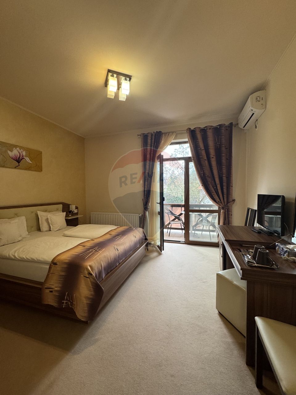 9 room Hotel / Pension for sale, Central area