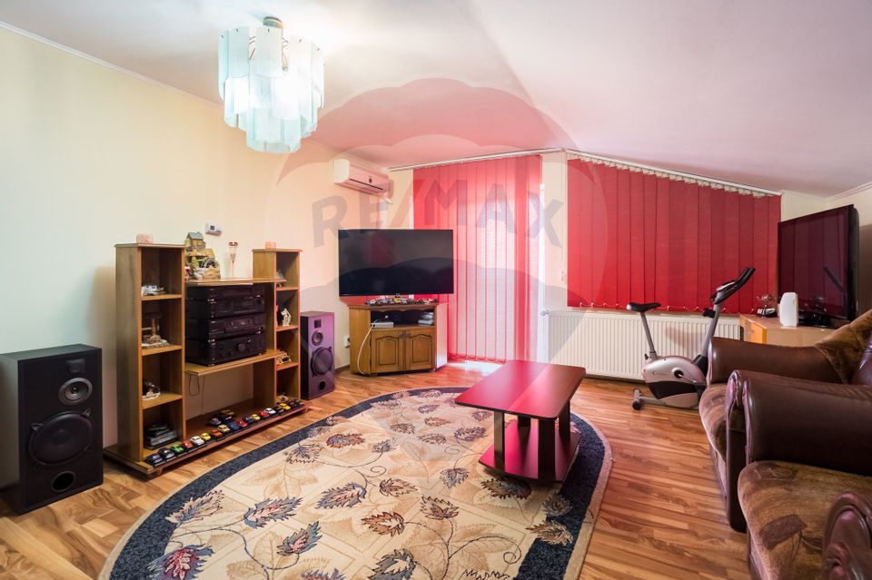 Apartament cu 3 camere de vânzare în zona Sud