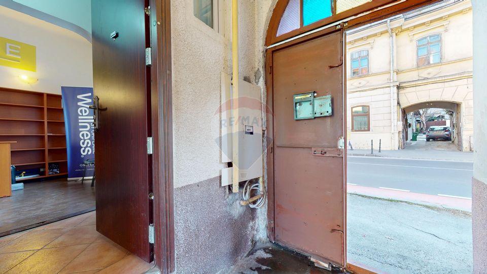 56.5sq.m Office Space for rent, Ultracentral area