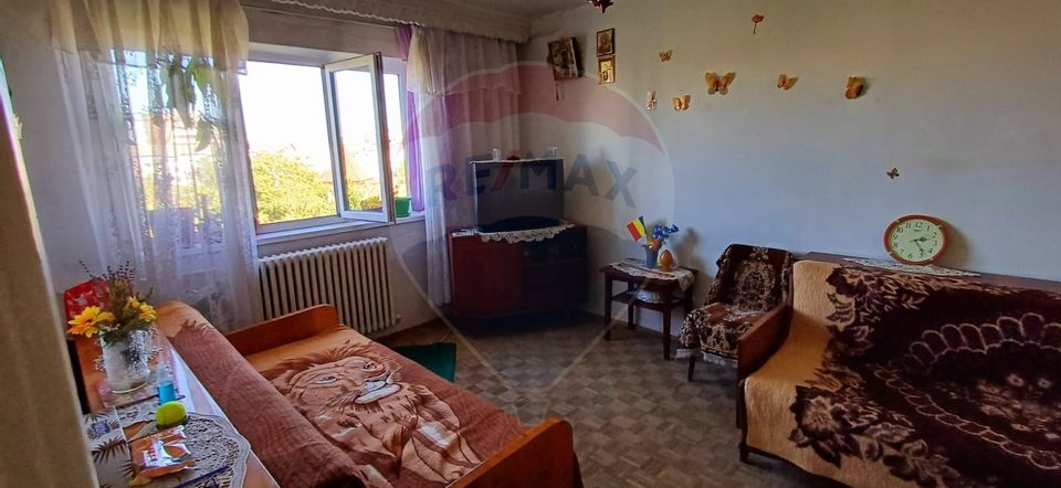 Apartament, 2 camere  decomandate de vânzare  in zona 9 Mai