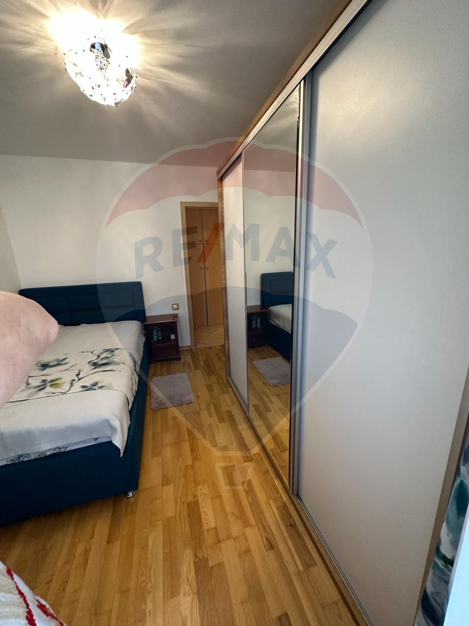 DE INCHIRIAT Apartament cu 4 camere în zona Scriitorilor