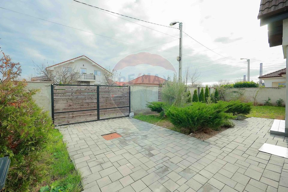 4 room House / Villa for sale, Episcopia Bihorului area