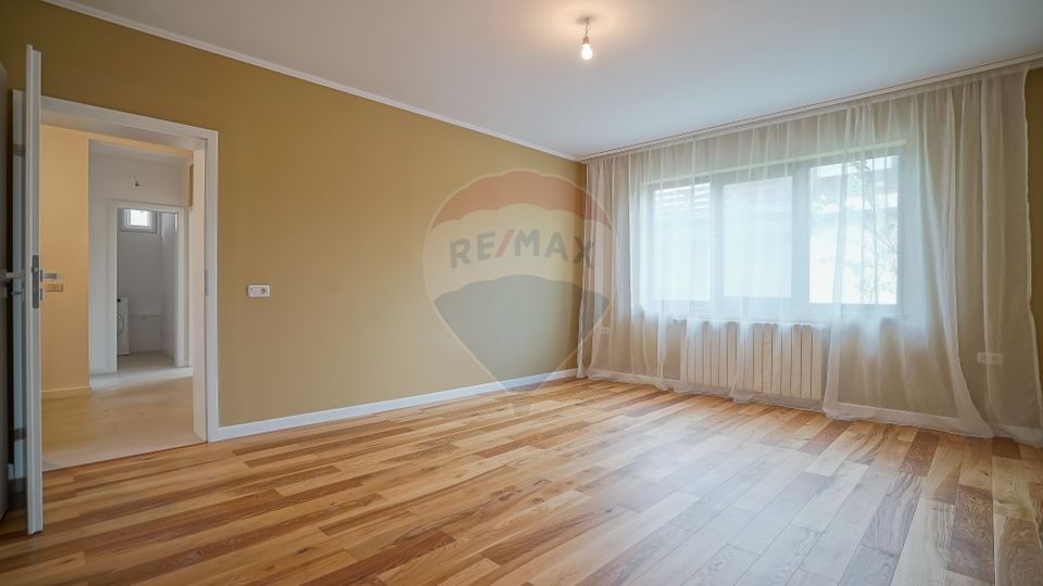 5 room Apartment for sale, Centrul Civic area