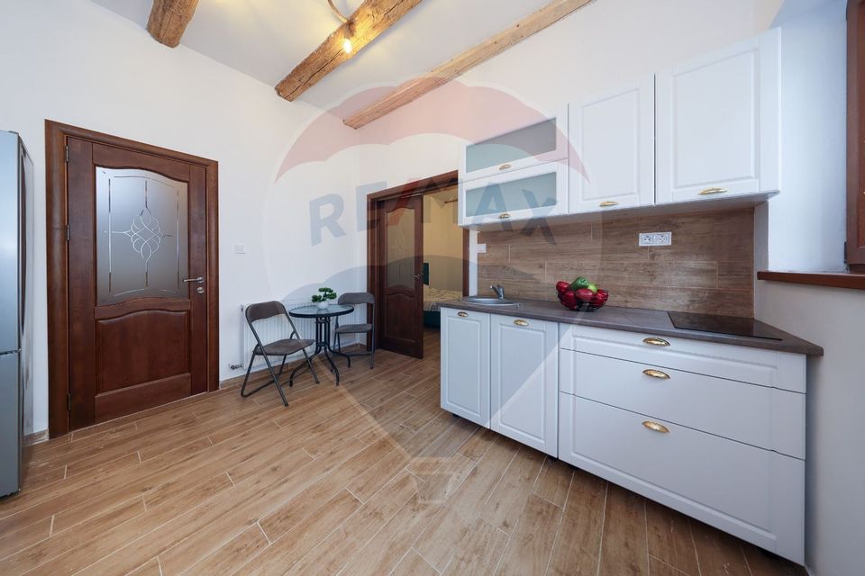 Casă cu 2 camere + curte 40 mp în zona Centrul Istoric