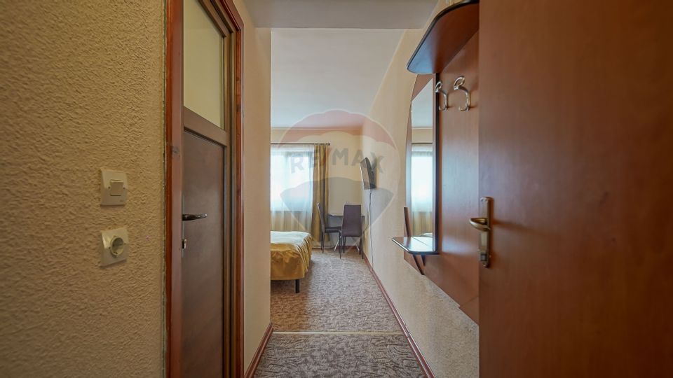 Comision 0 %! Pensiune cu 12 camere de vânzare, str. De Mijloc!