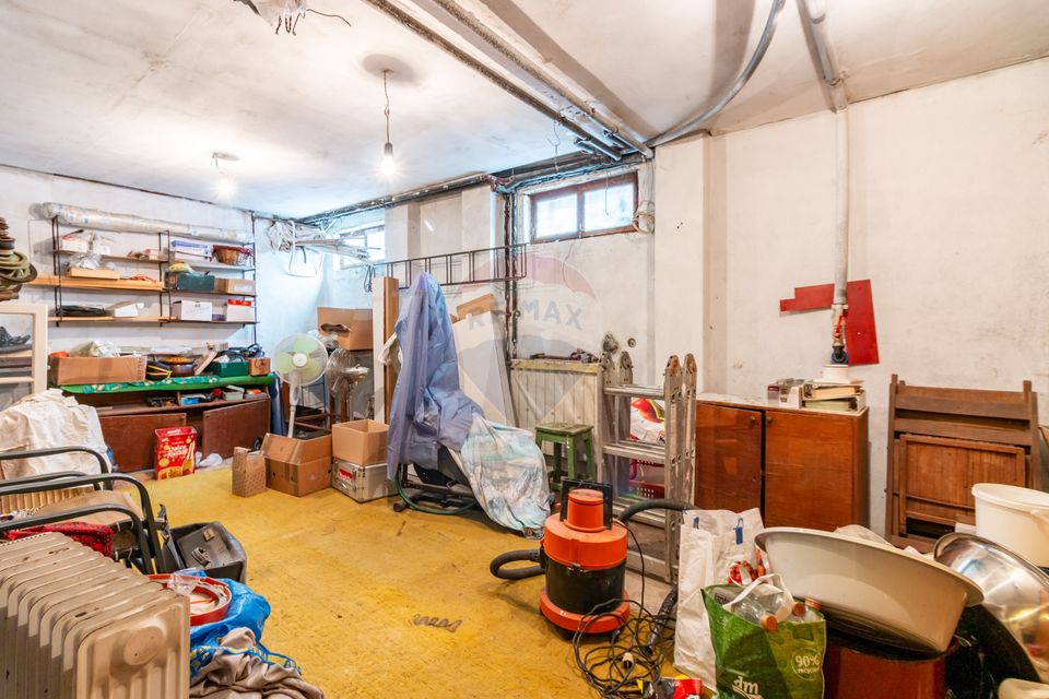 Casă / Vilă cu 4 camere de vânzare în zona Giulesti Sarbi