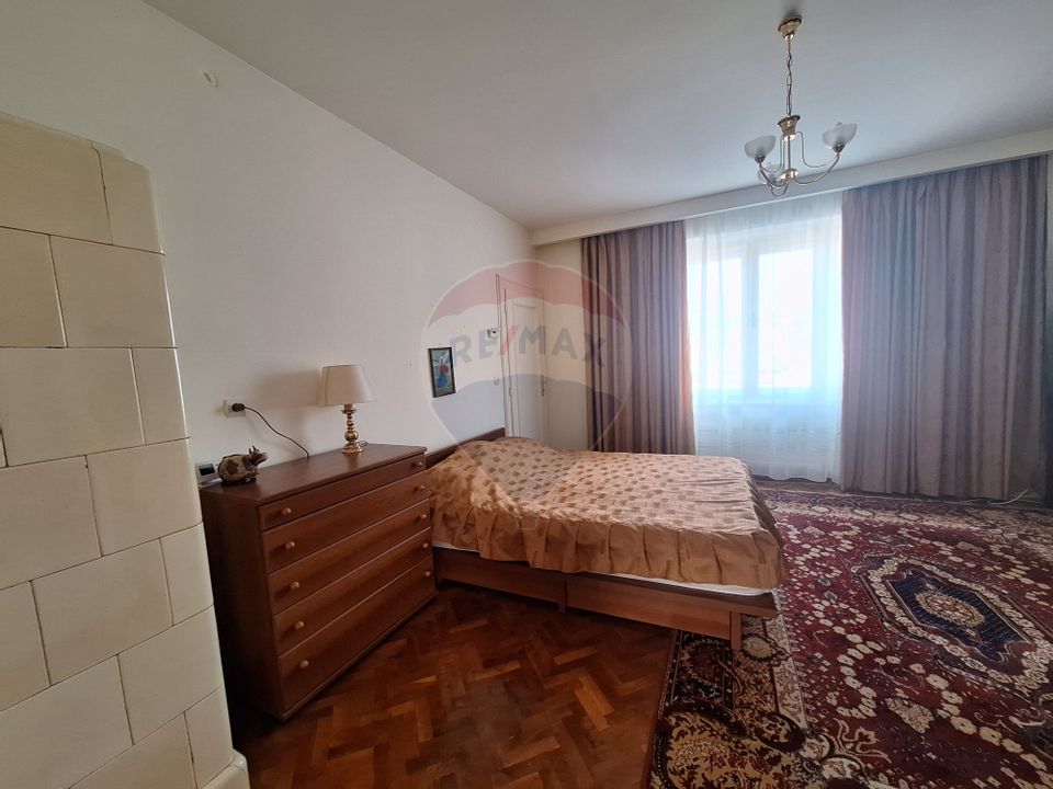 Apartament cu 4 camere de închiriat în zona Ultracentral