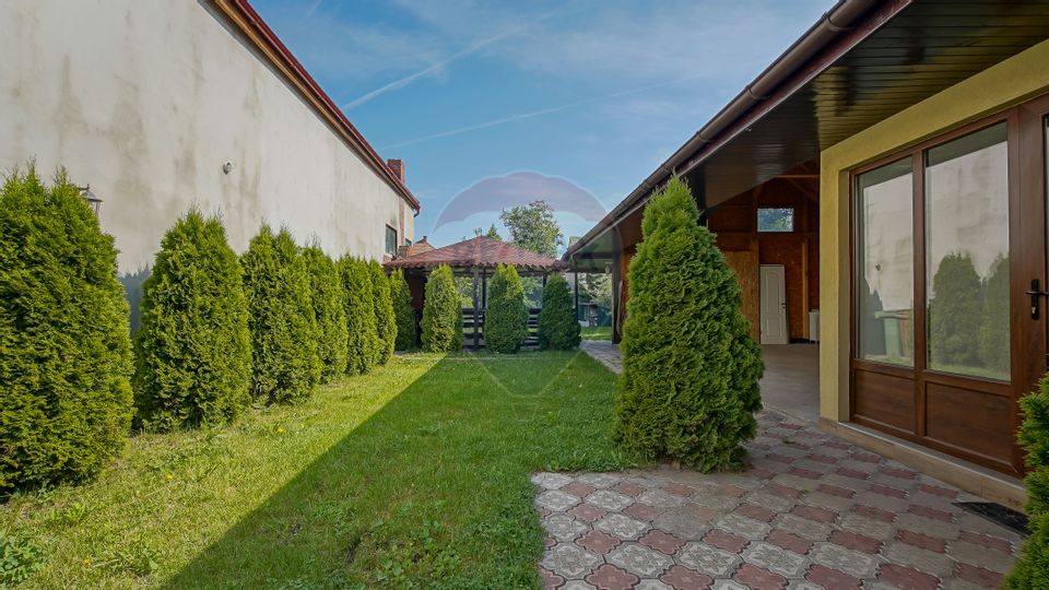 8 room House / Villa for sale, Aurel Vlaicu area