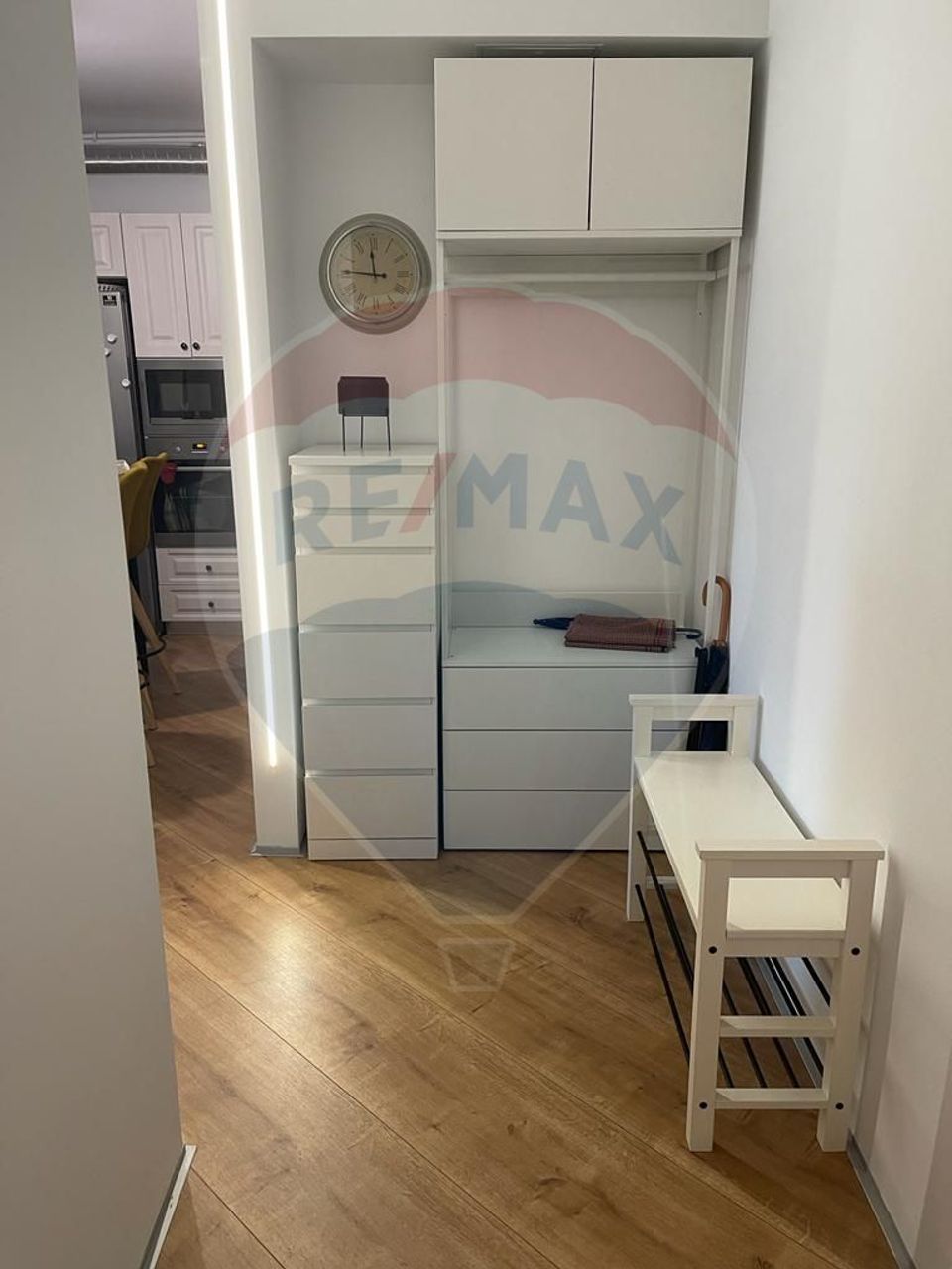 Apartment with 3 rooms for rent + parking space in Pipera area