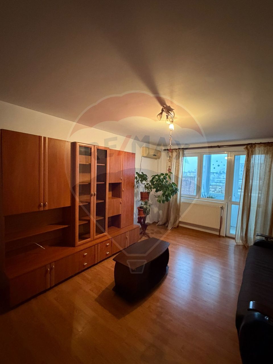 Apartament cu 3 camere de vânzare în zona Craiovita Noua