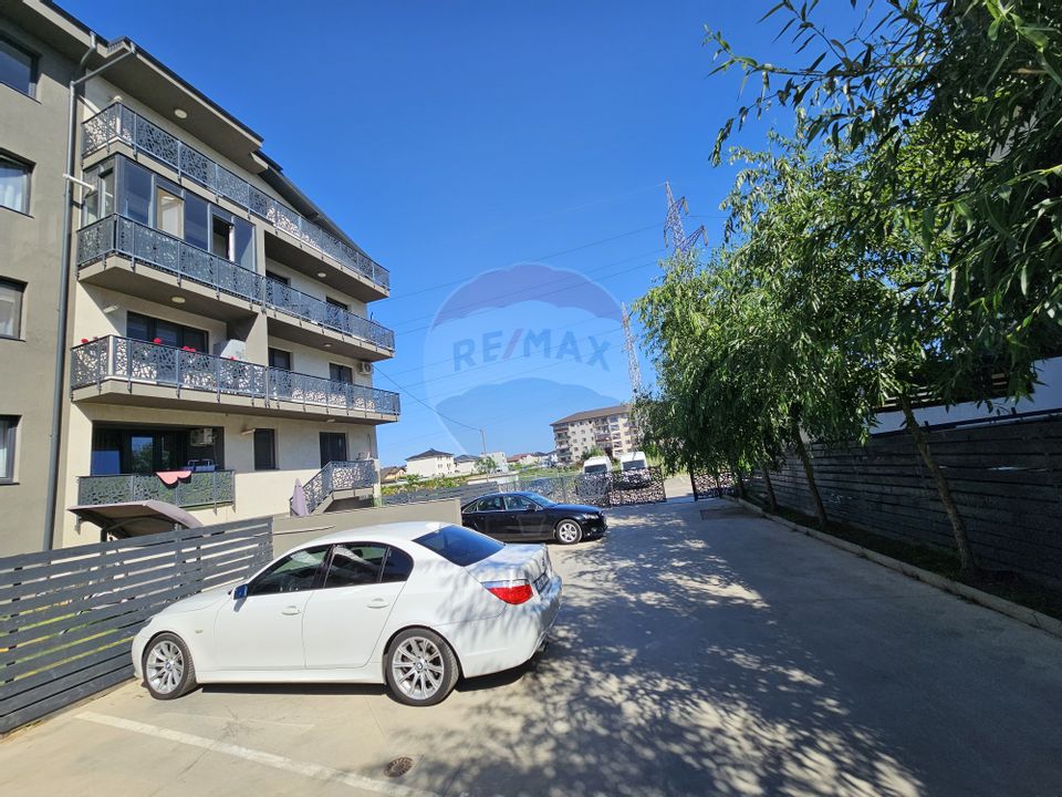 Apartament 4 camere 115.7 mp cu terasa , loc parcare si boxa demisol