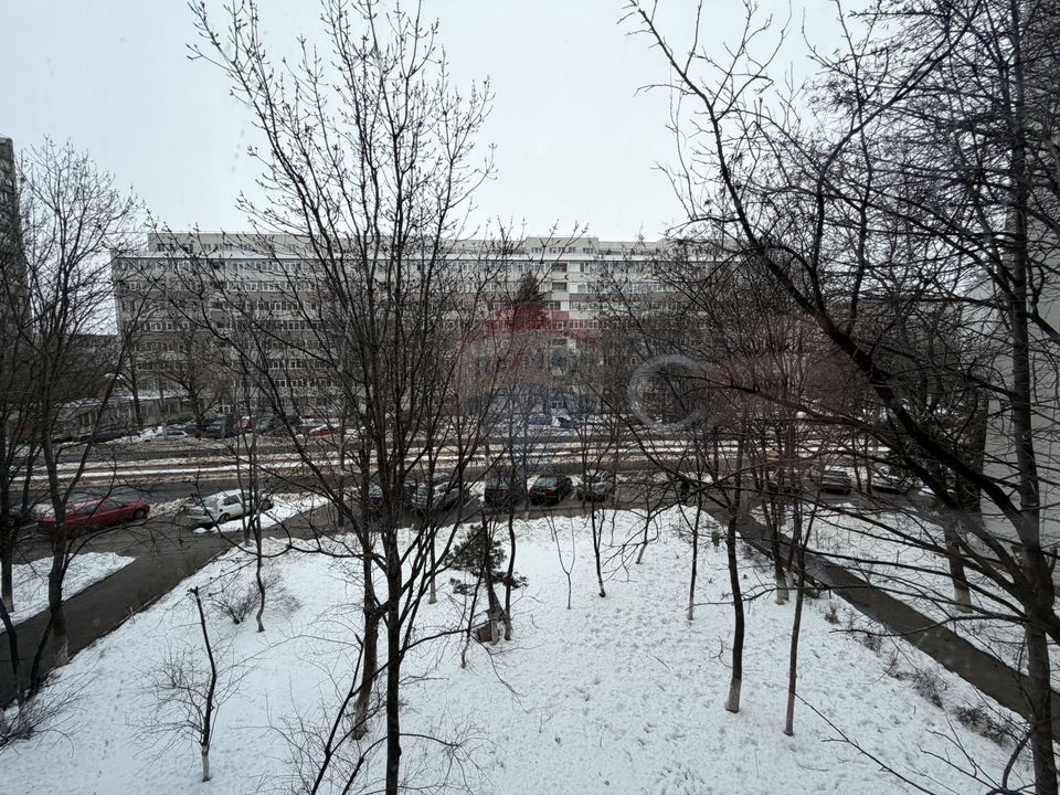 Apartament cu 3 camere de închiriat în zona Giulesti