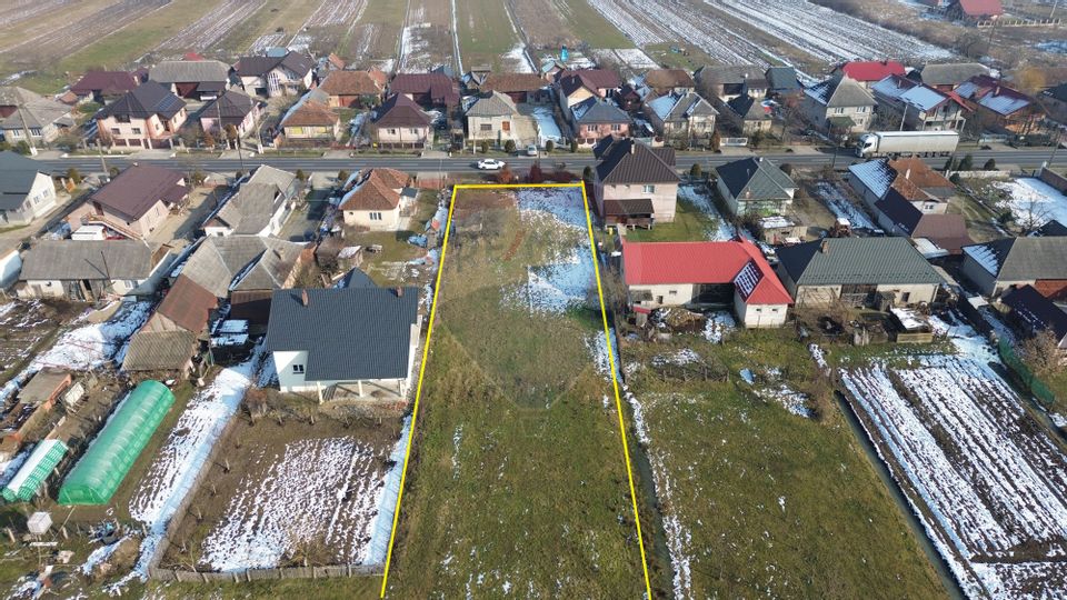 Teren de vânzare Satulung la șoseaua principală
