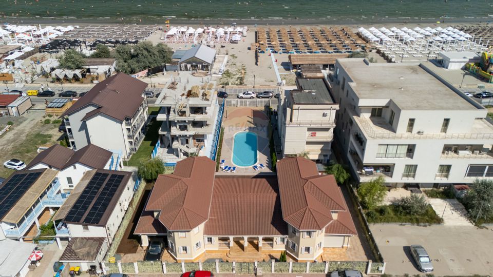 Casă / Vilă de vanzare cu 10 camere vedere frontala la mare Mamaia