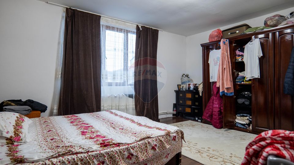 4 room House / Villa for sale, Periferie area