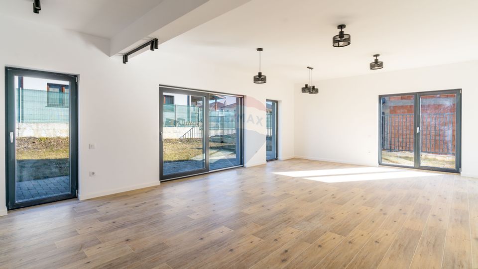 Duplex finisat, arhitectura moderna, garaj, izolatie 15cm, comision 0