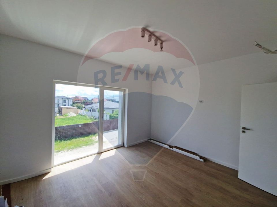 Casă / Vilă - 132,5 mp  , teren - 264 mp  / zona Cârcea