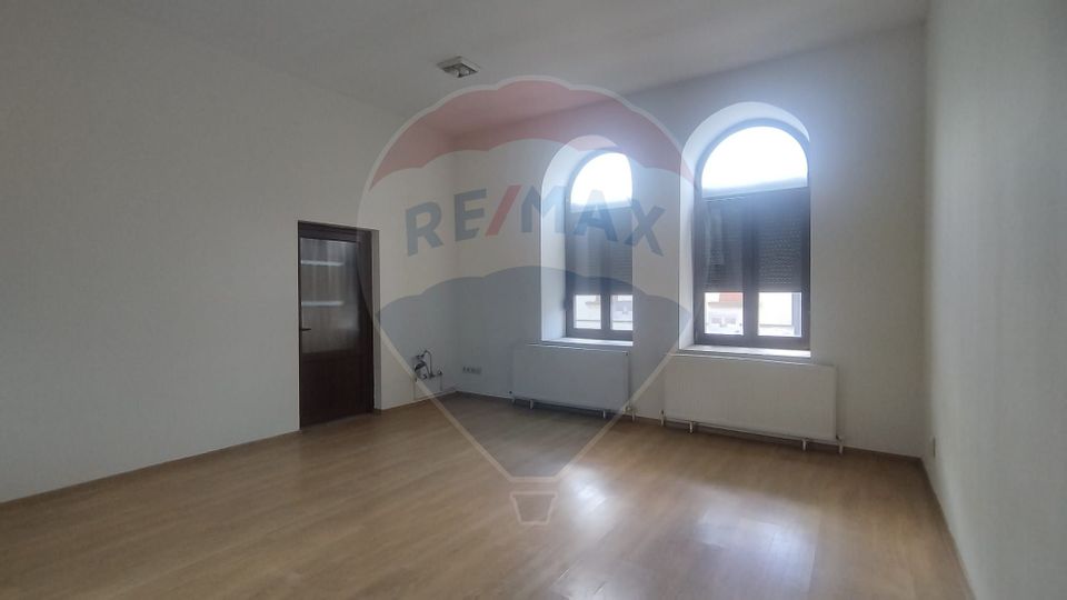 21sq.m Commercial Space for rent, Central area