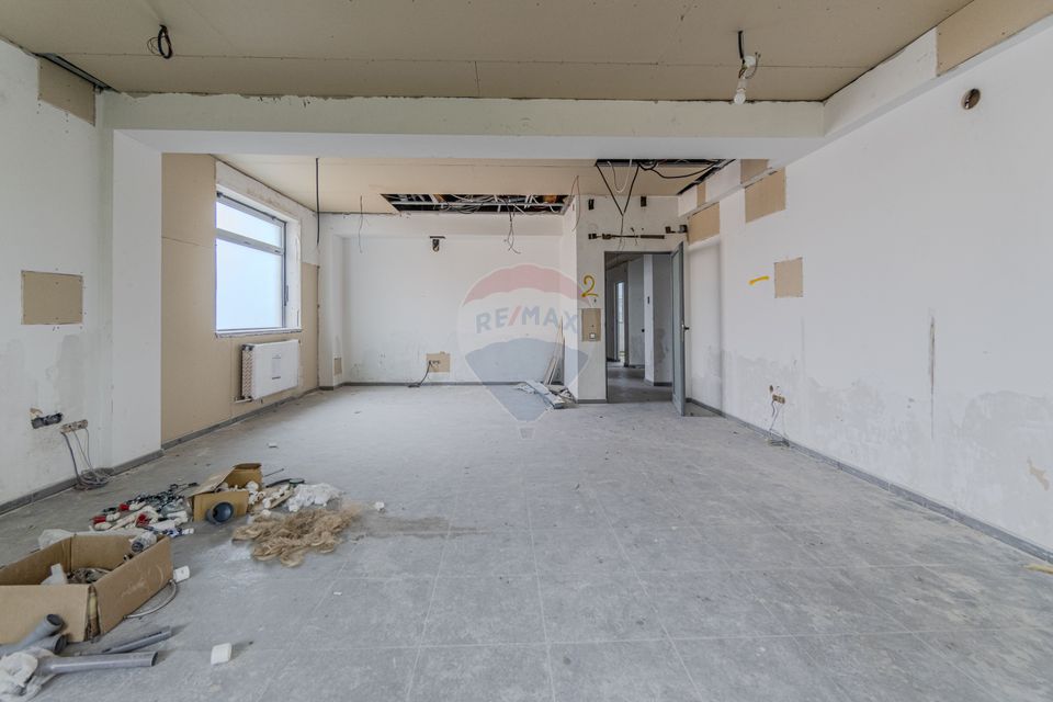 Cladire de 902 mp utili de vânzare, zona Grivitei - DN 13, COMISION 0