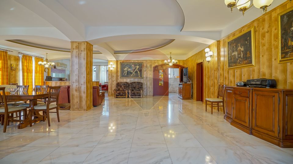 GRANDIOSE villa for sale in Brasov