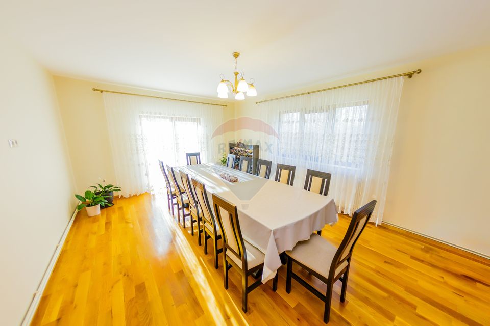 VILA CU TEREN GENEROS DE VANZARE/SCHIMB CU CASA