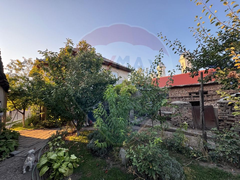 Casă / Vilă cu 7 camere de vânzare în zona Central