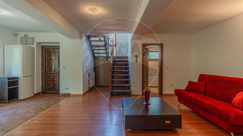 Casa CU POVESTE rezidential/ vacanta in Teliu cu 1700 mp teren!