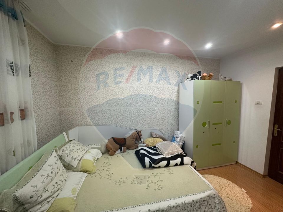 Casă spațioasă 6 camere, 2 băi, garaj spatios și terasă