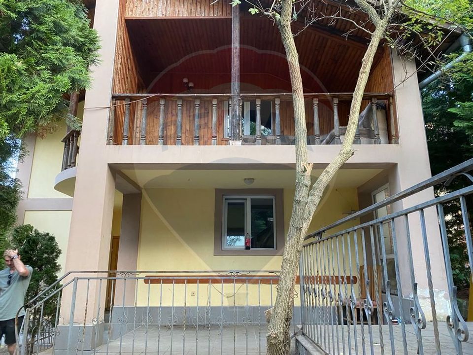 Casă / Vilă cu 5 camere de vânzare în zona Exterior Est