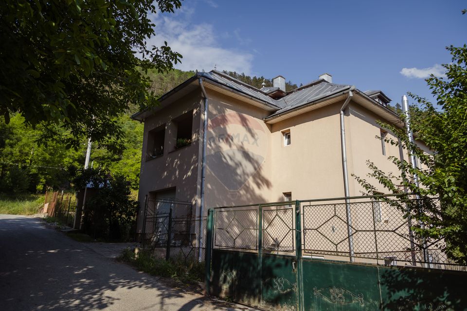 6 room House / Villa for sale