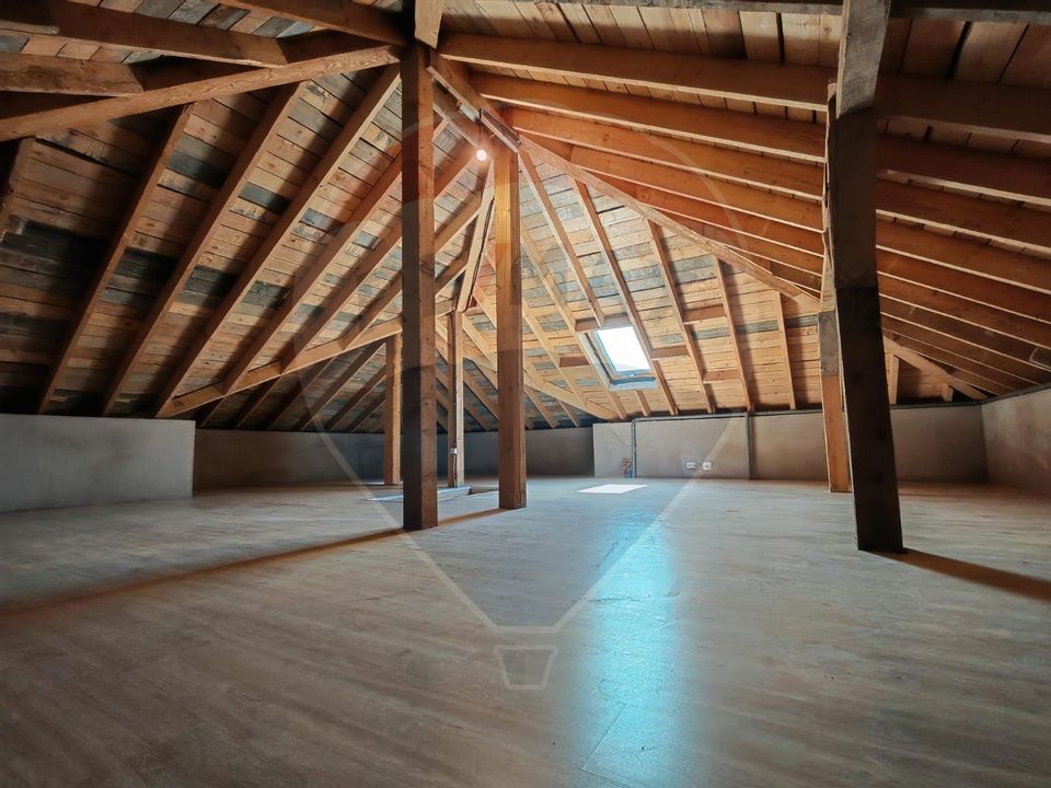 Vilă frumoasa cu 5 camere, 700 mp currte si pompa de caldura - Saftica